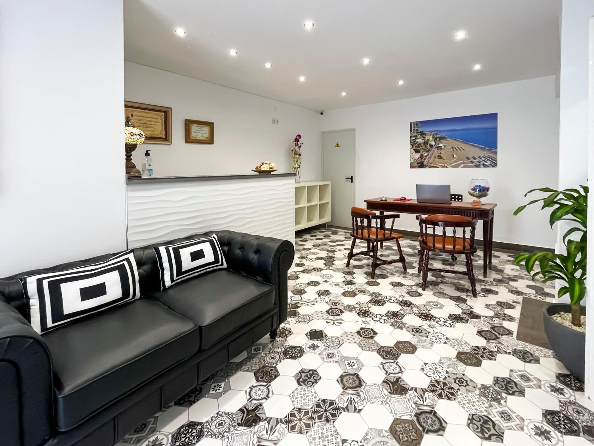 Micaela Charming Hostal Torremolinos Exterior foto