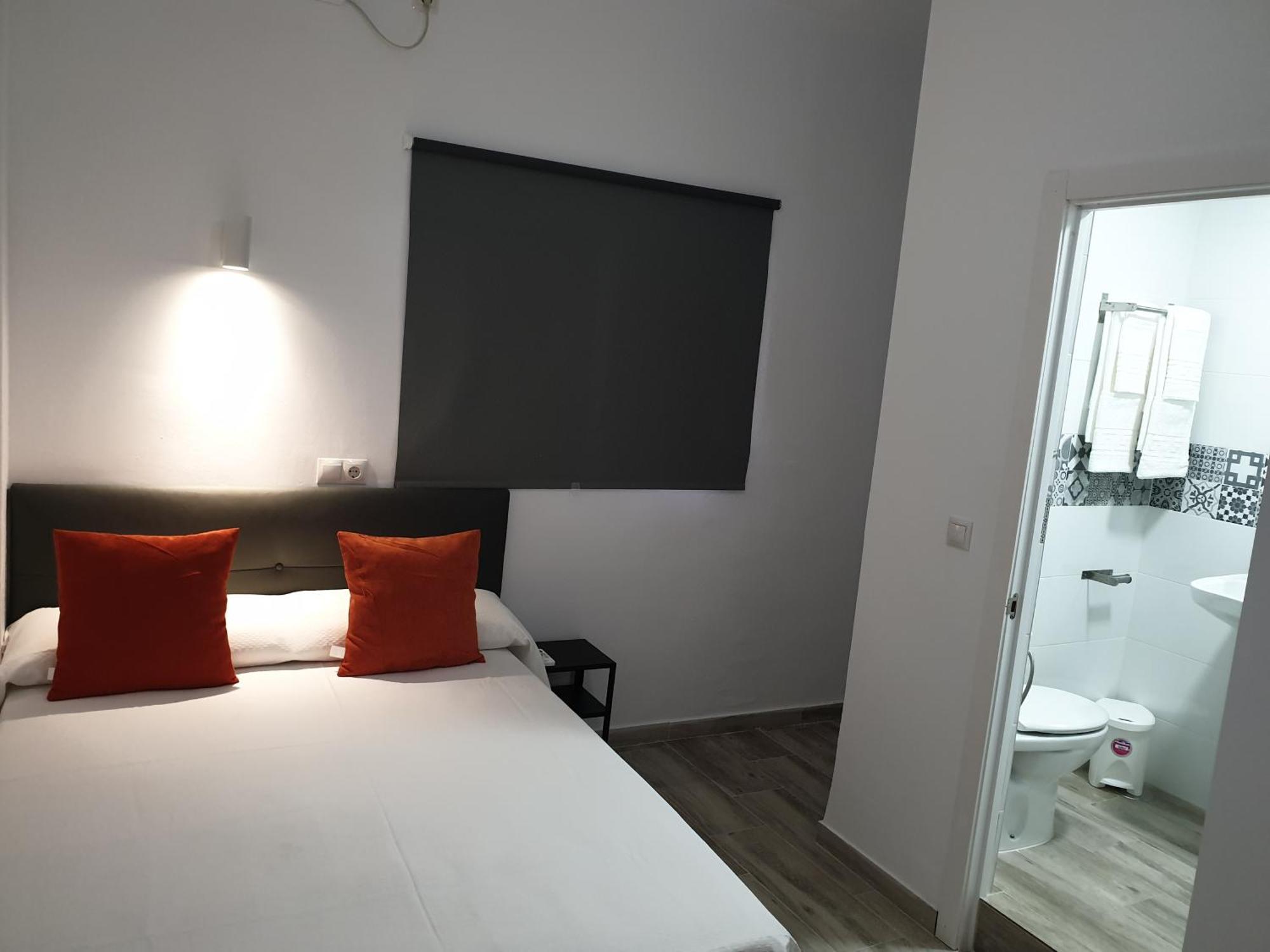 Micaela Charming Hostal Torremolinos Zimmer foto